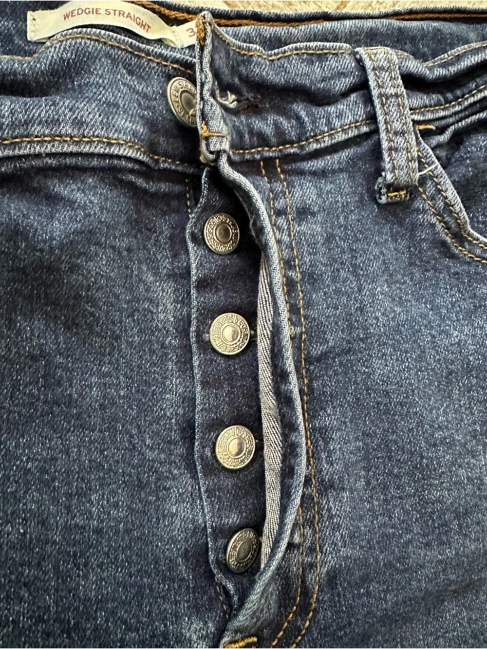 Levi’s Wedgie Straight Jeans Sz 32 High Rise Button Fly Distressed Dark Wash